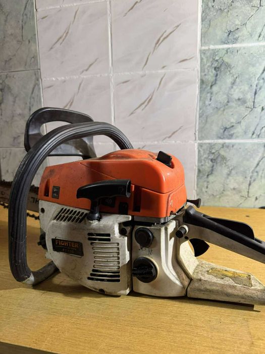 4 piły spalinowe+prowadnice+12 łańcuchów–po postoju, do przeglądu