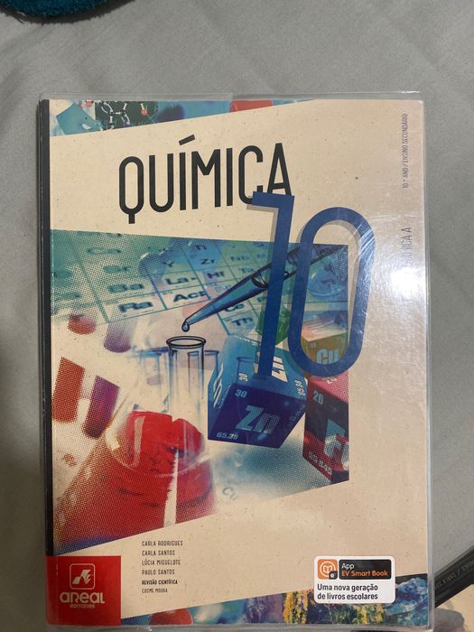 manuais de física e química A do 10 ano do Colégio de Gaia