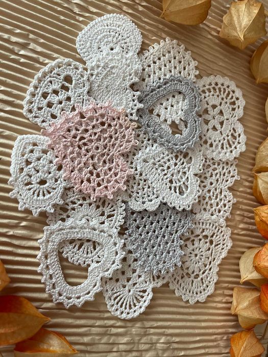 Szydełkowe serduszka; ozdobne zawieszki