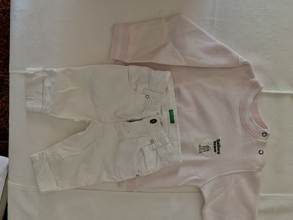 Sweat cor-de-rosa e calças curtas brancas