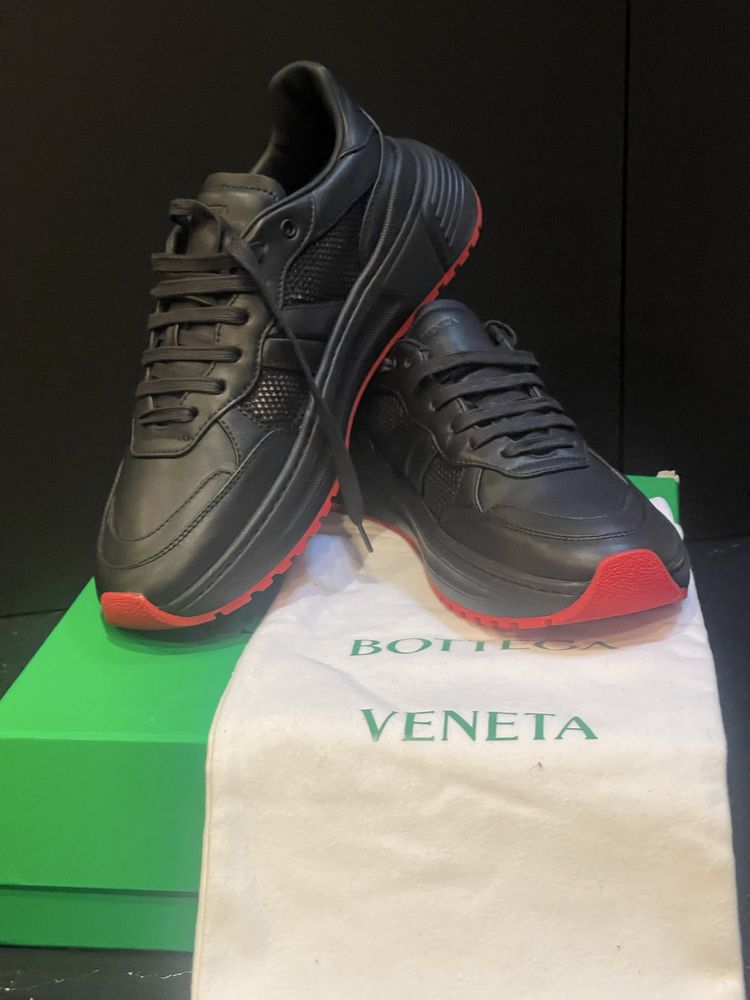 Bottega Veneta кросівки відомого Італійського бренду