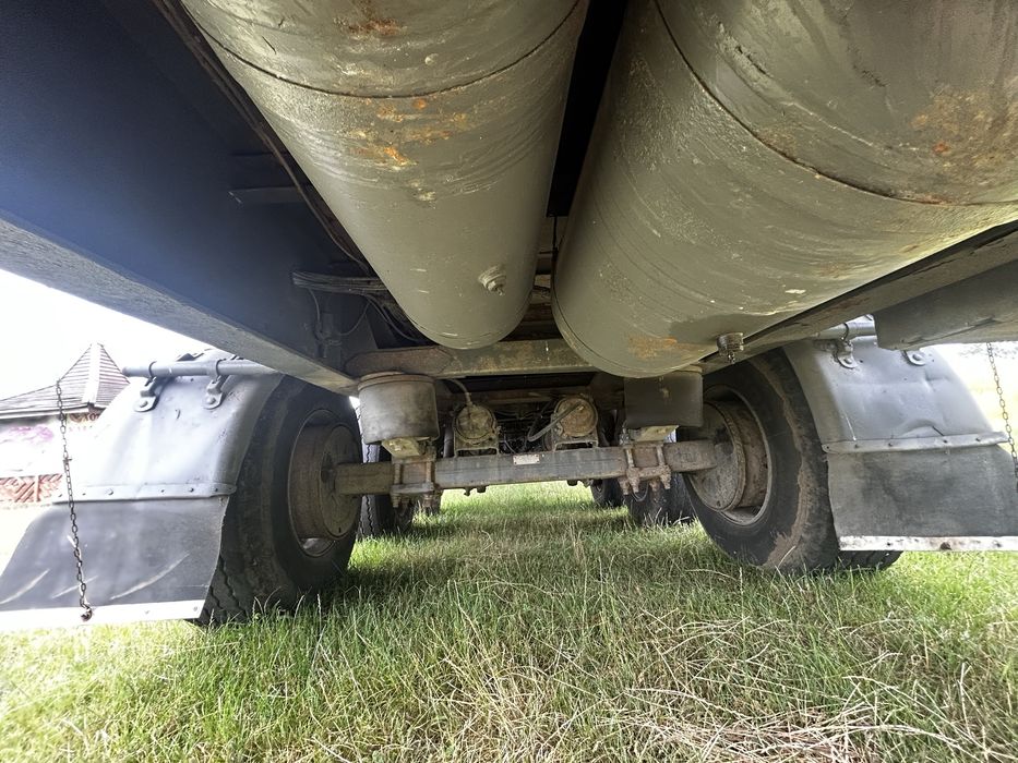 Renaul magnum та контейнеровоз