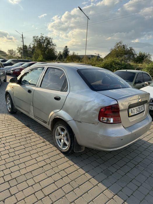 Chevrolet Aveo 2004 Рік 1.5 Бензин 1300$