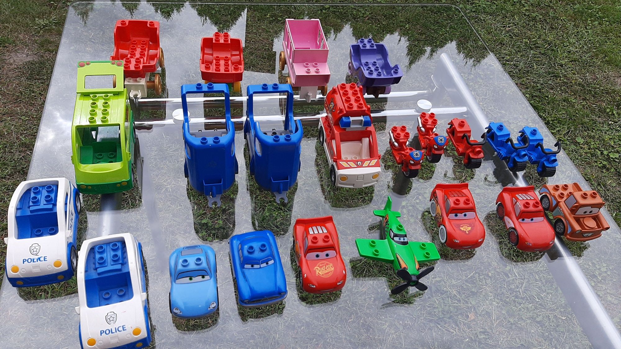 Ponad 70 pojazdów lego duplo