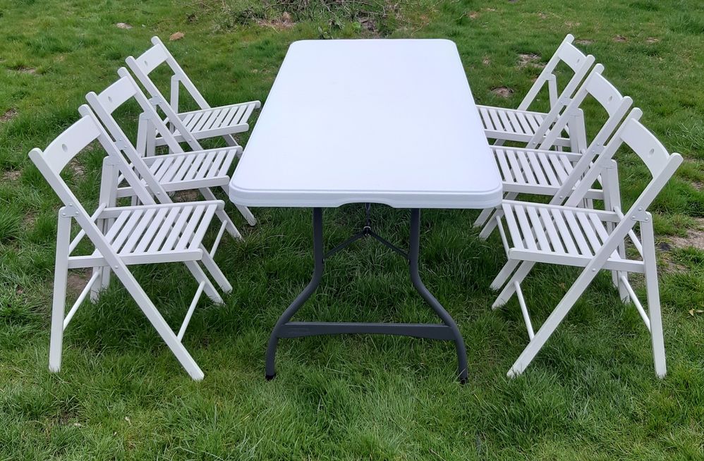 Krzesła składane białe stoły wynajem wypożyczalnia wypożyczę DOWÓZ