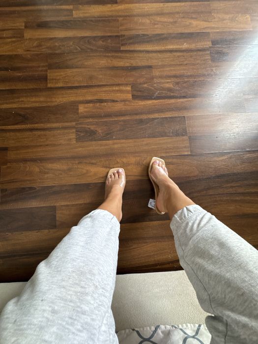 Transaperntne buty na obcasie klapki