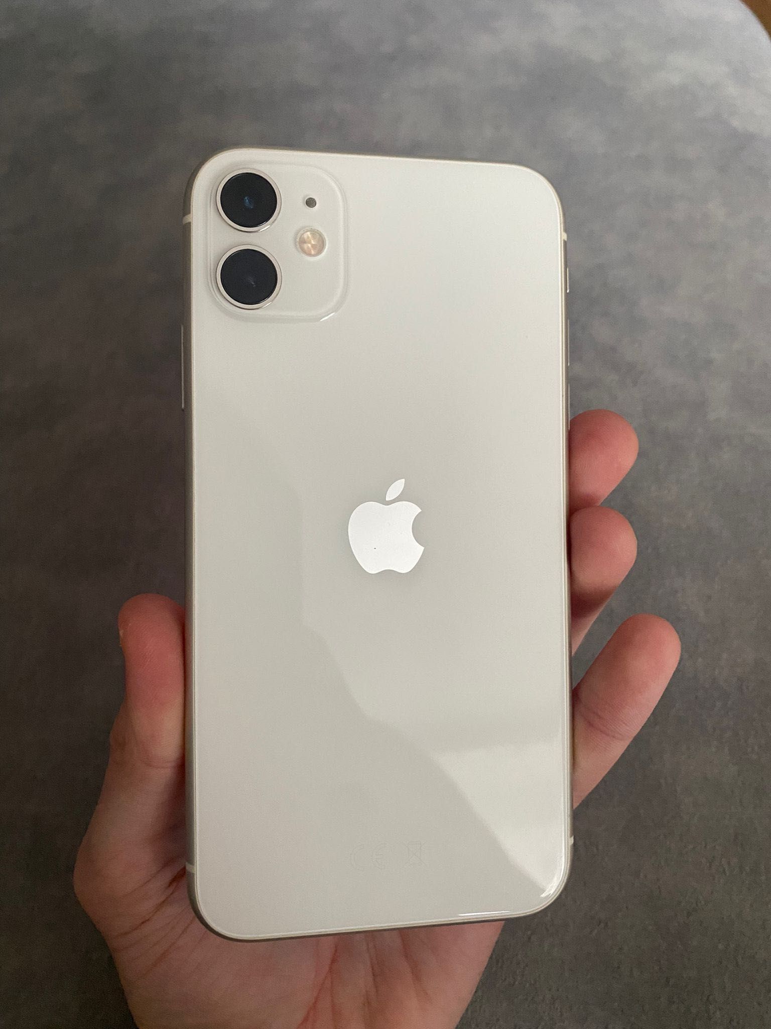 iPhone 11 biały zadbany