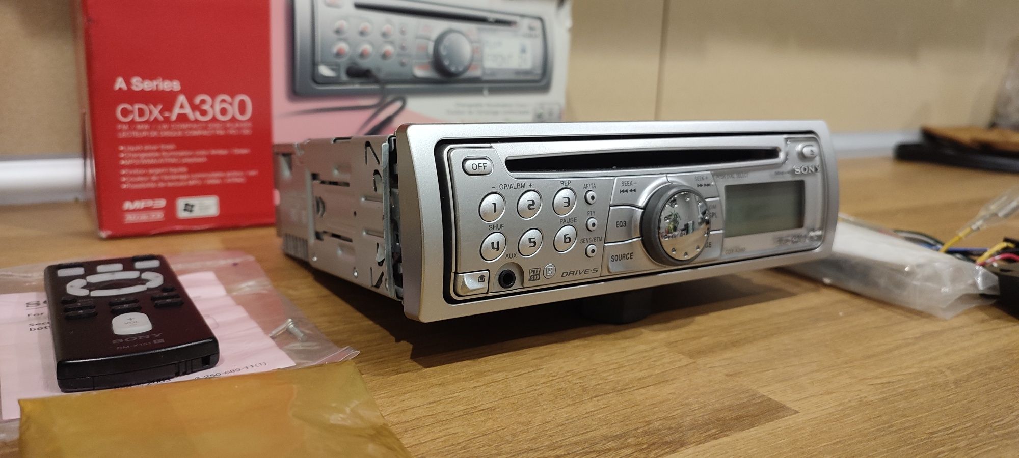 Car audio Radio Sony CDX-A360 oldschool CD MP3 AUX pilot nowe