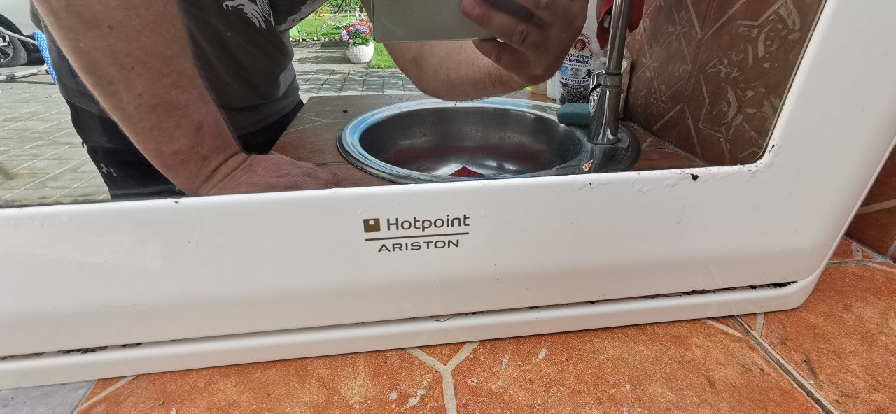 Газова плита з духовкою Hotpoint-Ariston