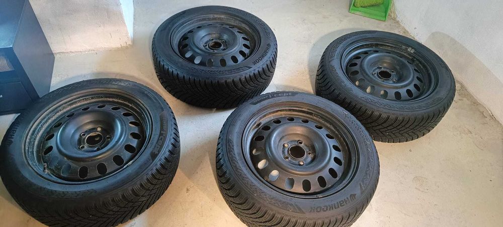 Opony zimowe Hankooka 225/55R17 97H z felgami z 2024 roku