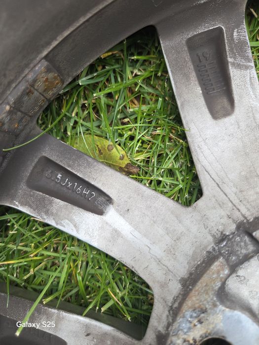 Felgi aluminiowe vw passat skoda supwrb 3  z oponami zimowymi