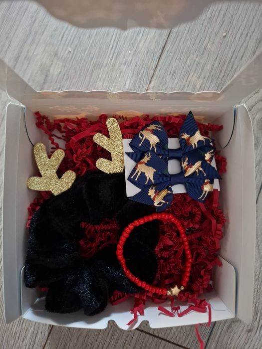 Zestaw prezentowy mikołajki gumka z rogami branzoletka spinki