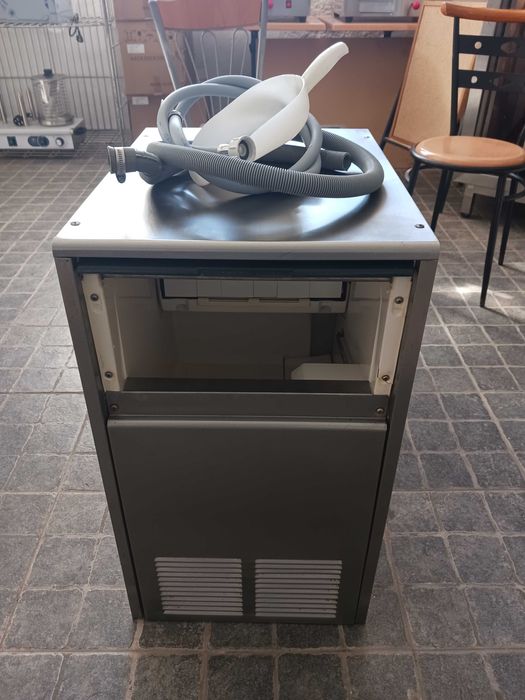 ACM1662 - Máquina de Gelo 20kgs/24h - Usada