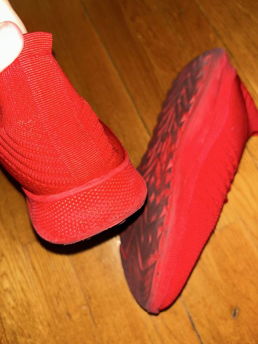 Мокасини червоного кольору