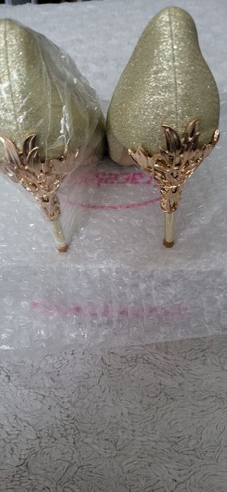 Zjawiskowe pantofelki.Idealne na letnie uroczystości