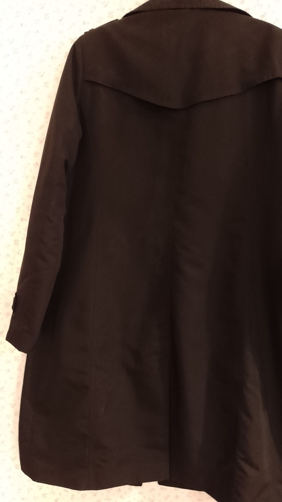 Lekki czarny elegancki płaszcz