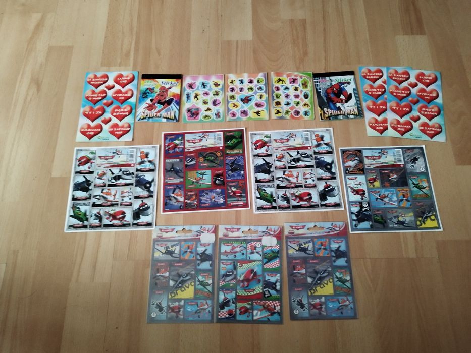 Zestaw naklejek.. naklejki mix.. polecam..