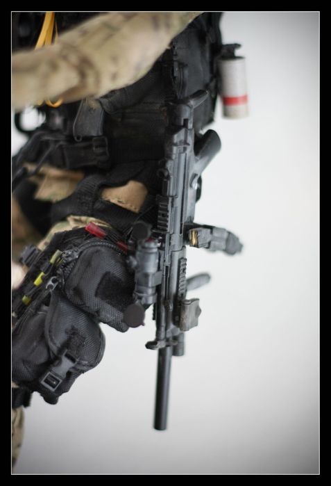 Figurka 1/6 « Operator GROM Multi-Cam OPS».