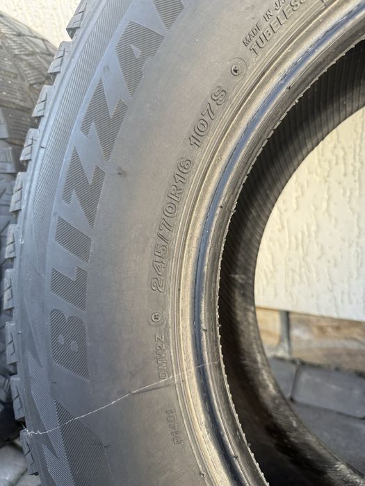 Зимова гума на позашляховик,BRIDGESTONE BLIZZAK DM-V2 245/70 R16 107S