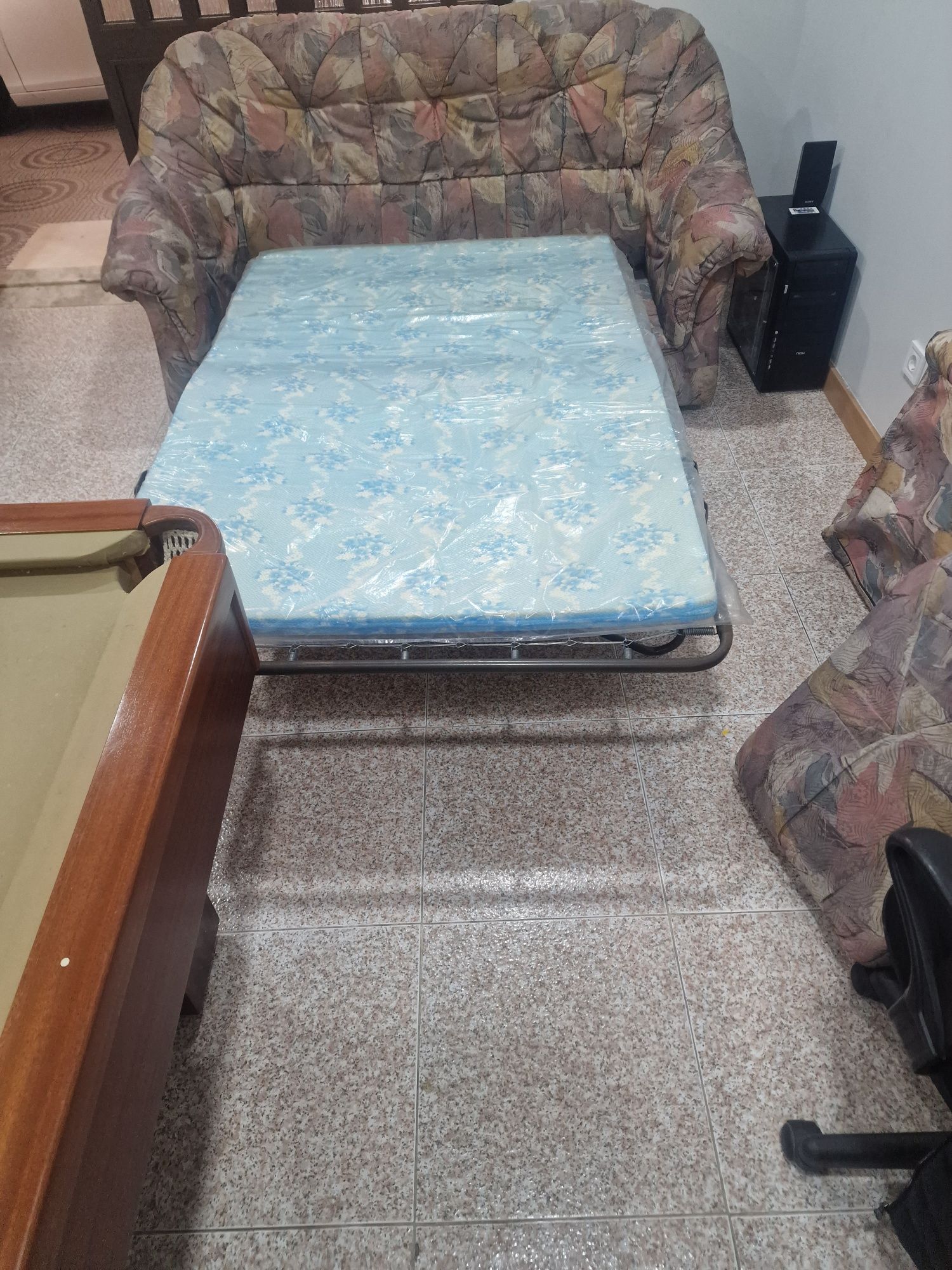 Sofá cama + 2 poltronas