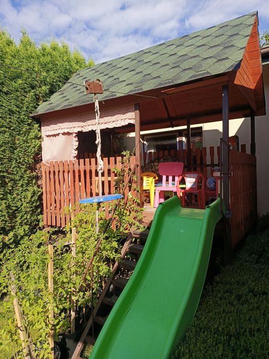 Domek dla dzieci zjeżdżalnia tyrolka