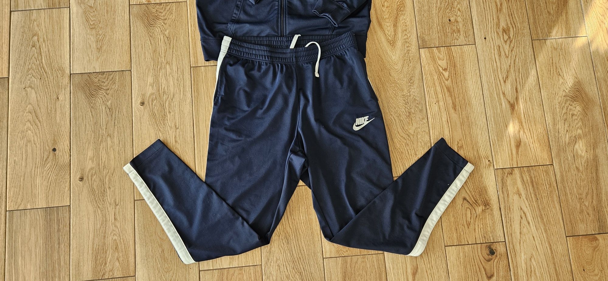 Granatowy dres Nike rozmiar L na wzrost 178/182 cm