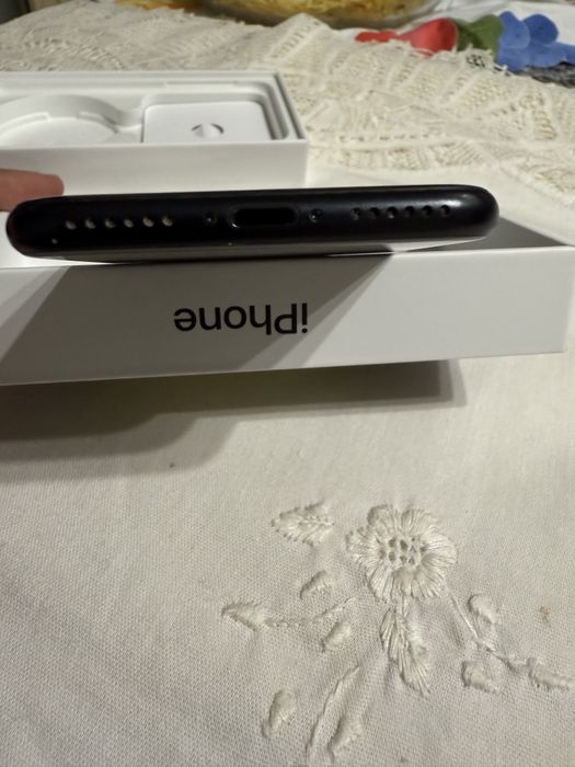 Apple iPhone SE 2020 64GB c/ Caixa
