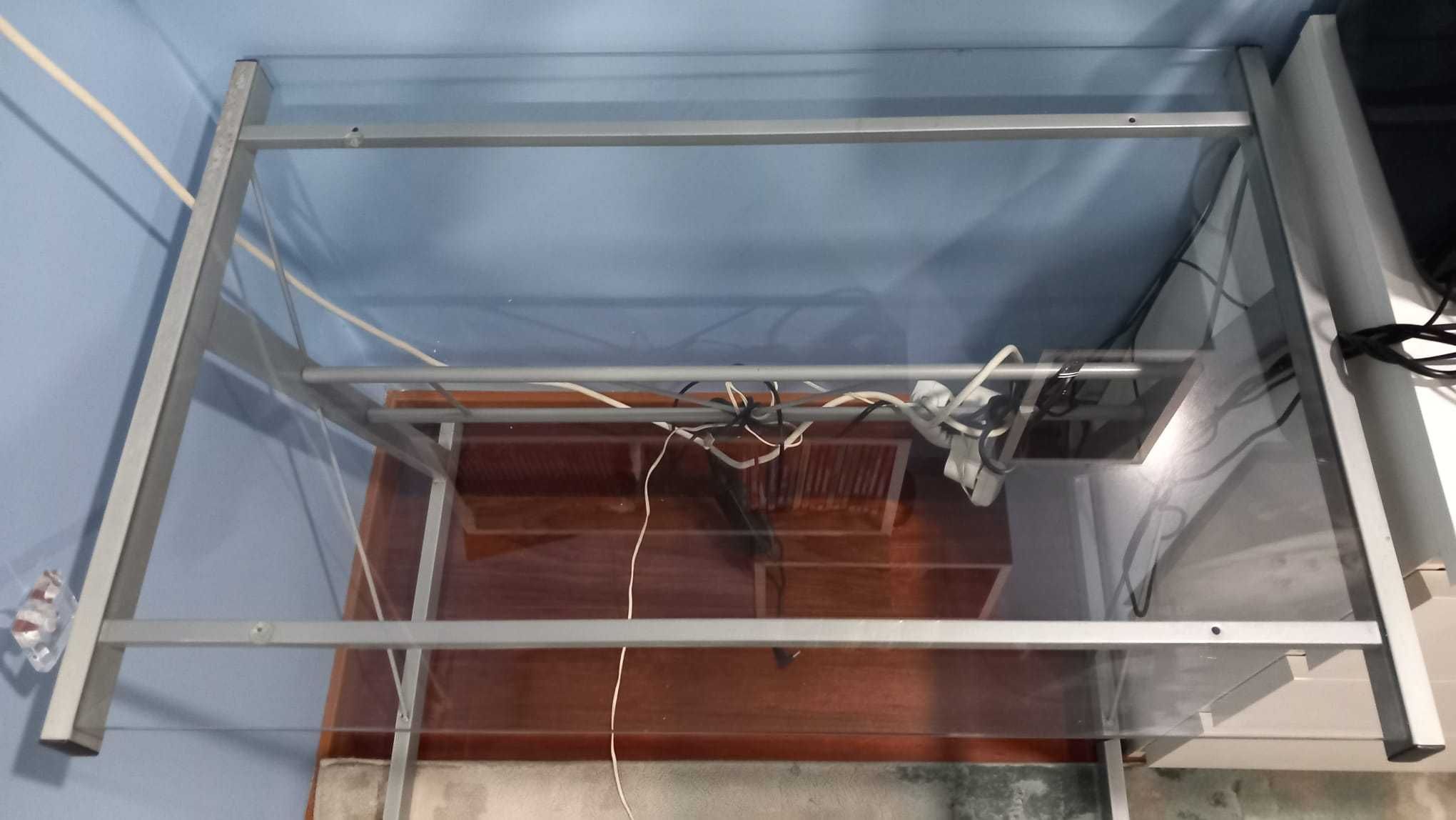 Secretária em ferro e vidro