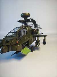Масштабна модель гелікоптера AH-64 APACHE