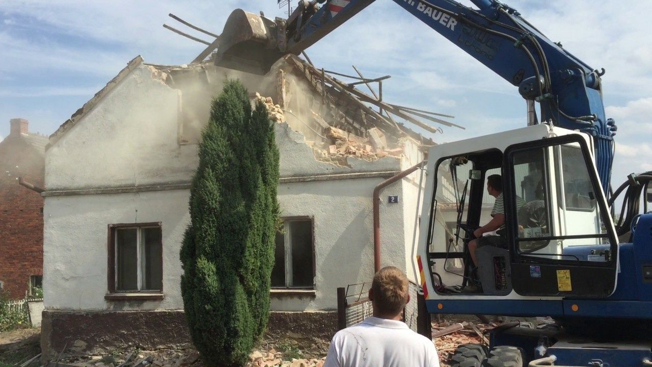 Wyburzenia budynków rozbiórki usługi koparka ładowarka kruszenie gruzu