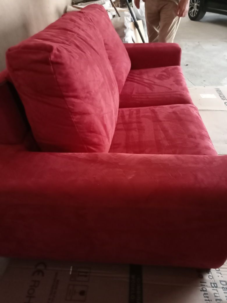 Dois sofás 3 lugares outro de 2