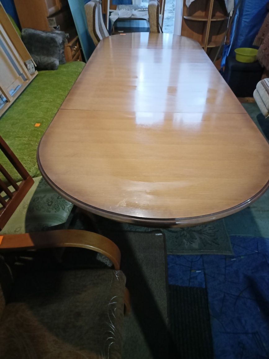 Stół duży masywna z drewna w bardzo dobrym stanie!!!