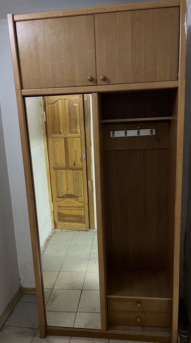 Шафа прихожа з дзеркалом
