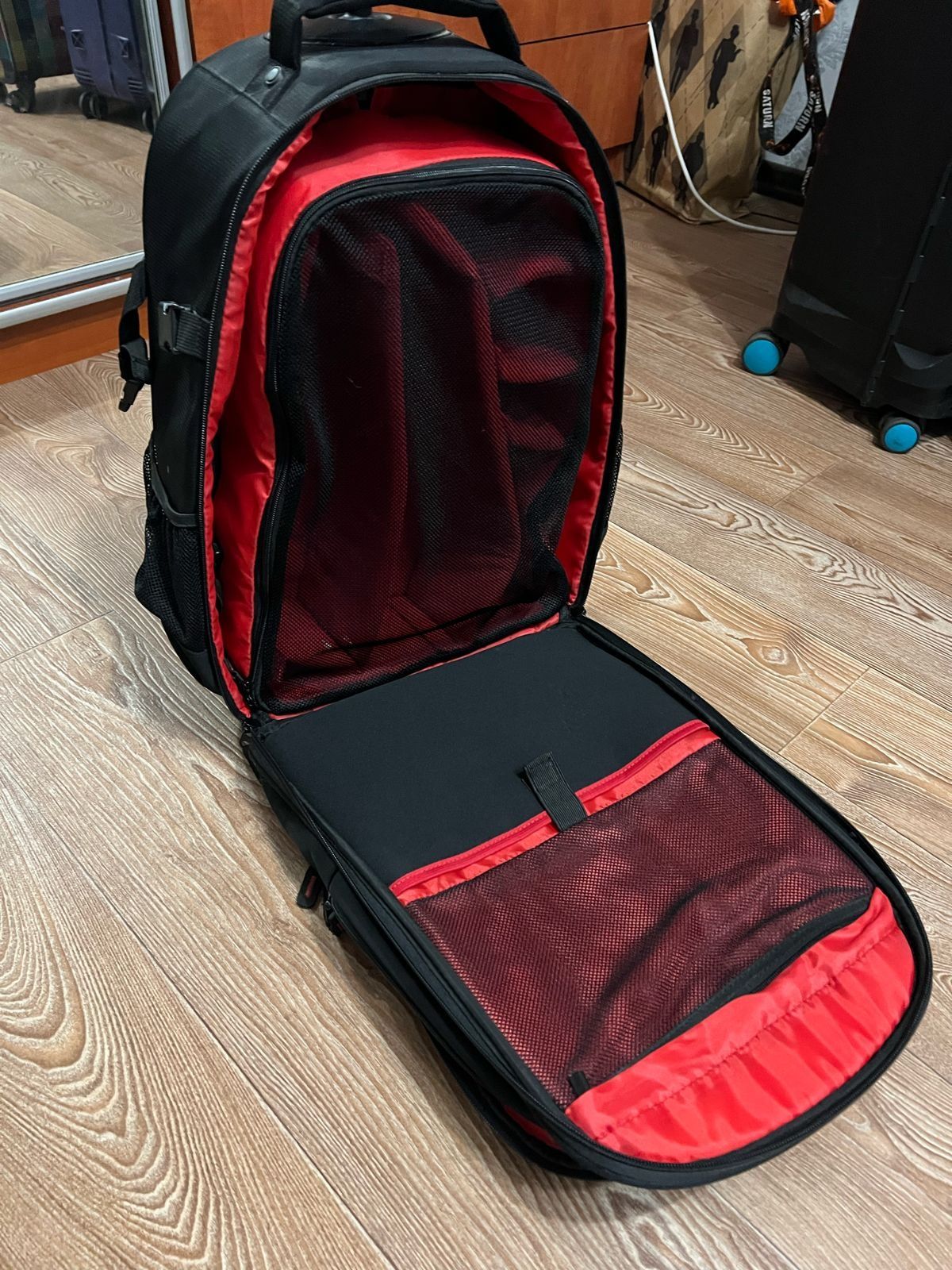 Сумка- рюкзак для фотокамеры и ноутбука