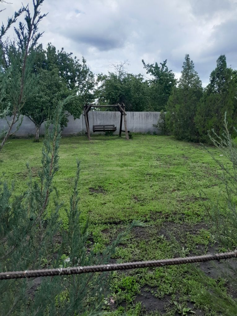 Рибалка, пляж, будинок на березі річки Піщанка