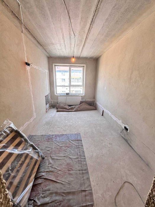 ПРОДАЖ Трикімнатна квартира з кухнею студією поруч парку