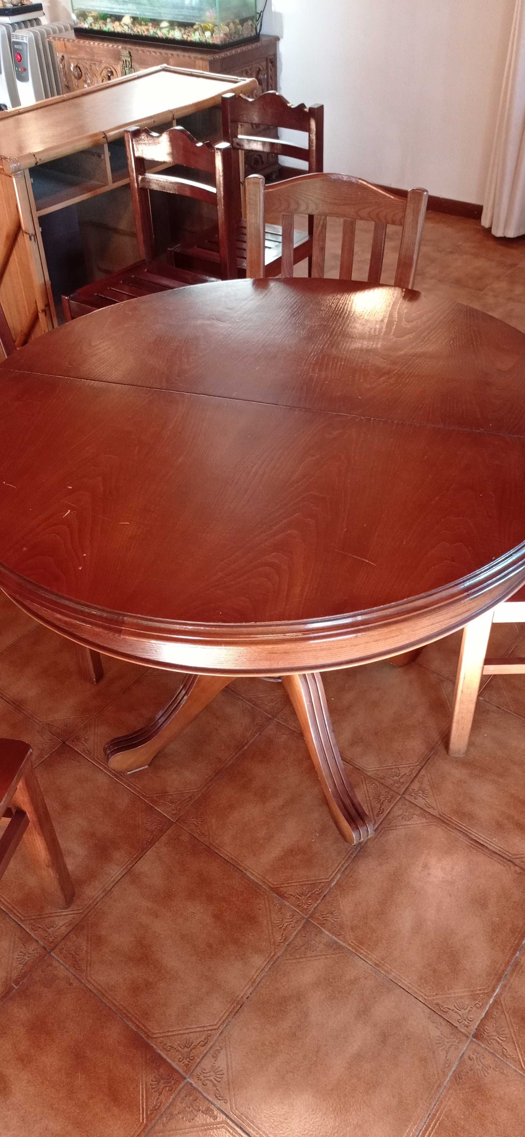 conjunto mesa e cadeiras