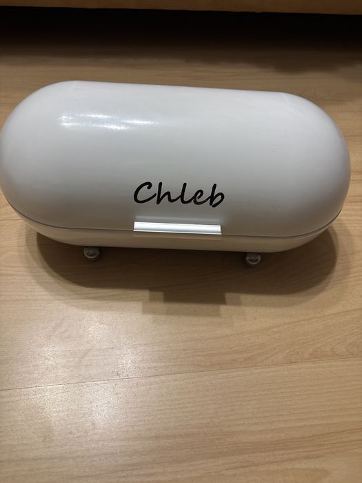 Metalowy chlebak biały