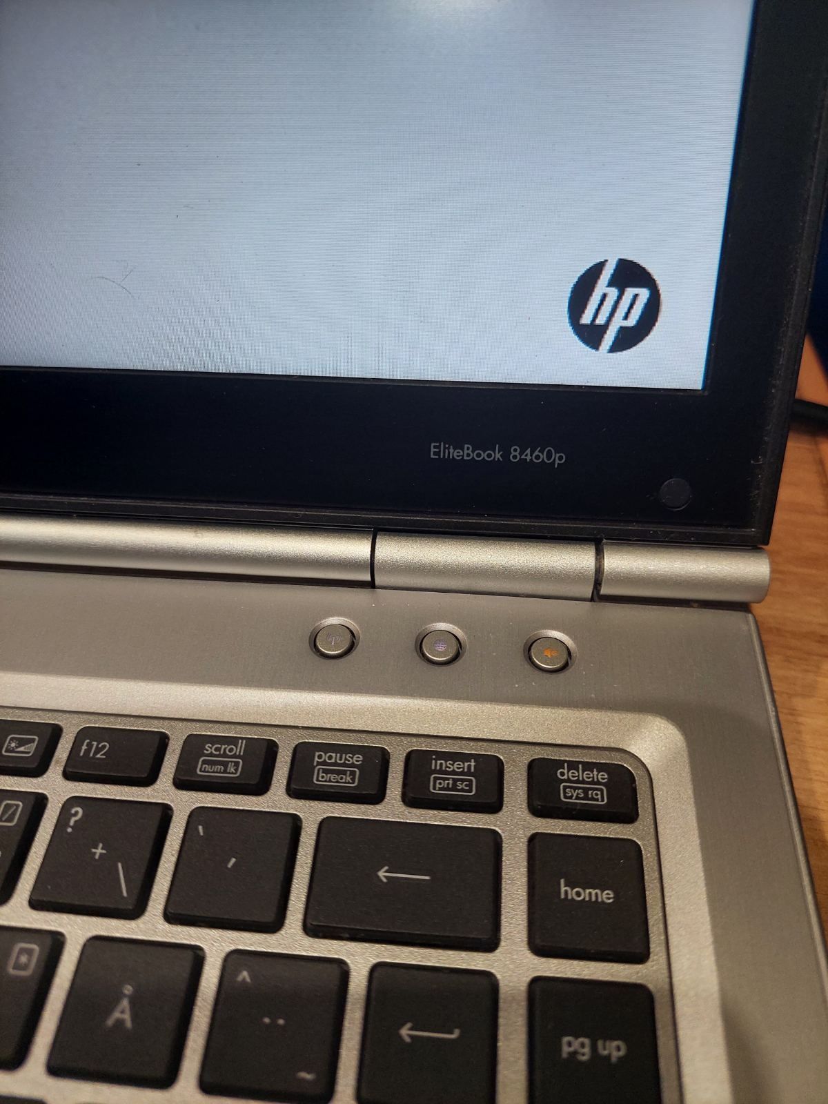 Rp hp 8460p без зарядки