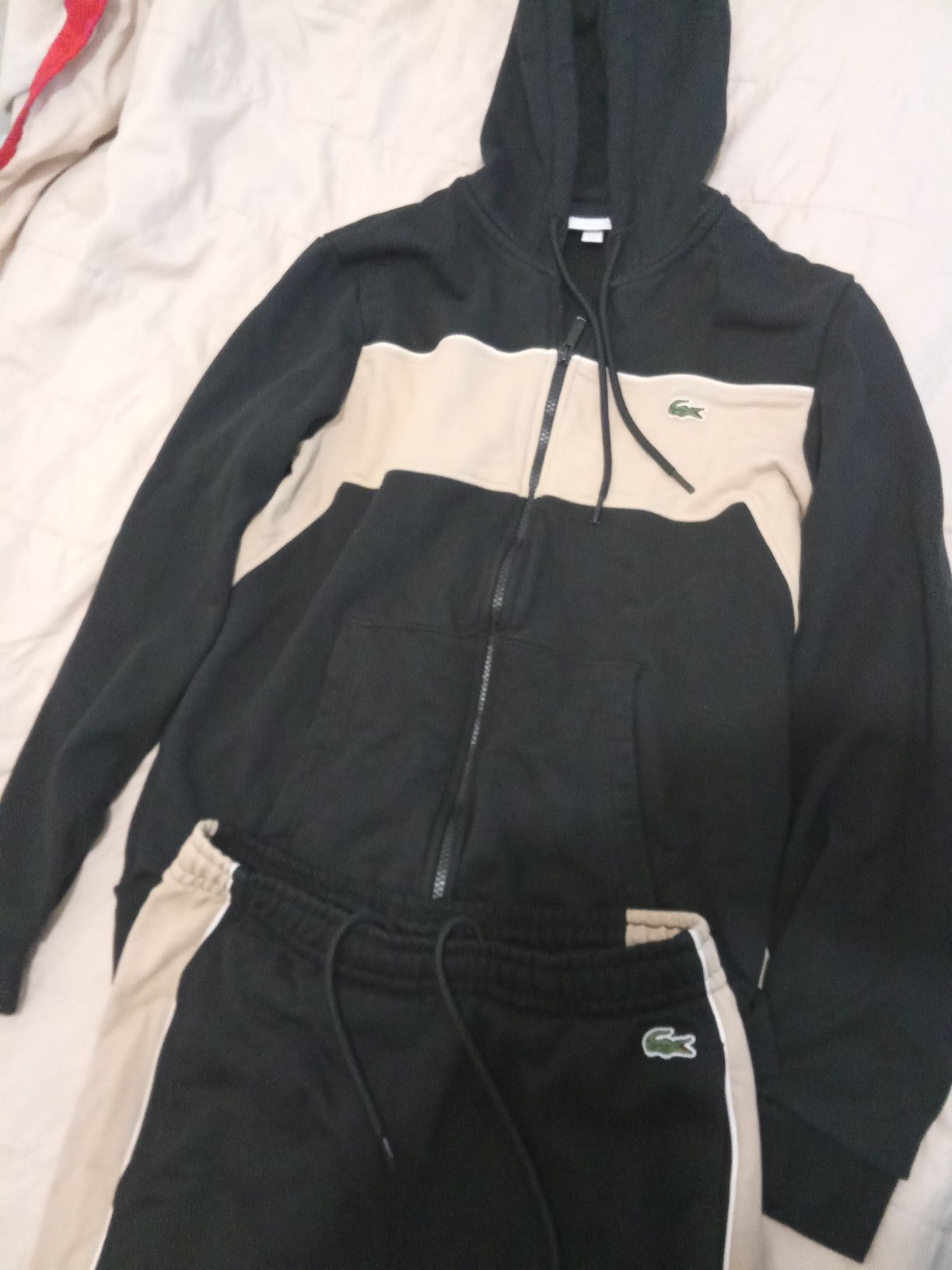 Fato de treino Lacoste preto e bege