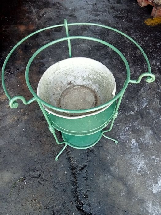 Lavatório em ferro antigo