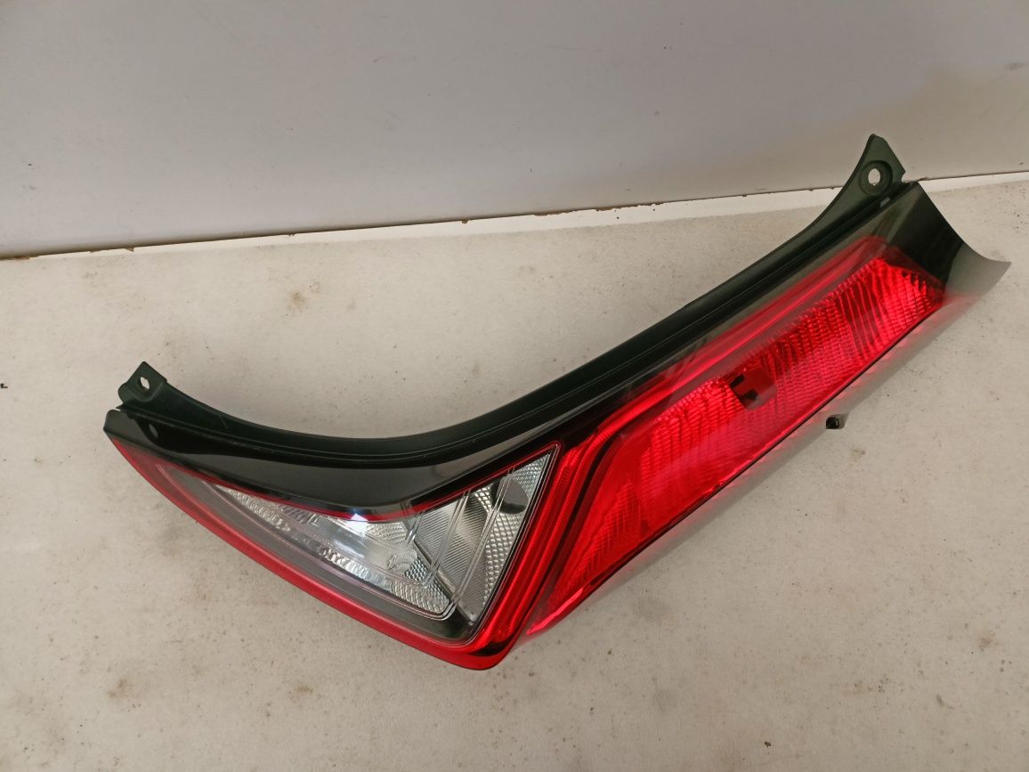 Toyota Aygo II 2 lift FL 18- lampa prawy tył prawa tylna