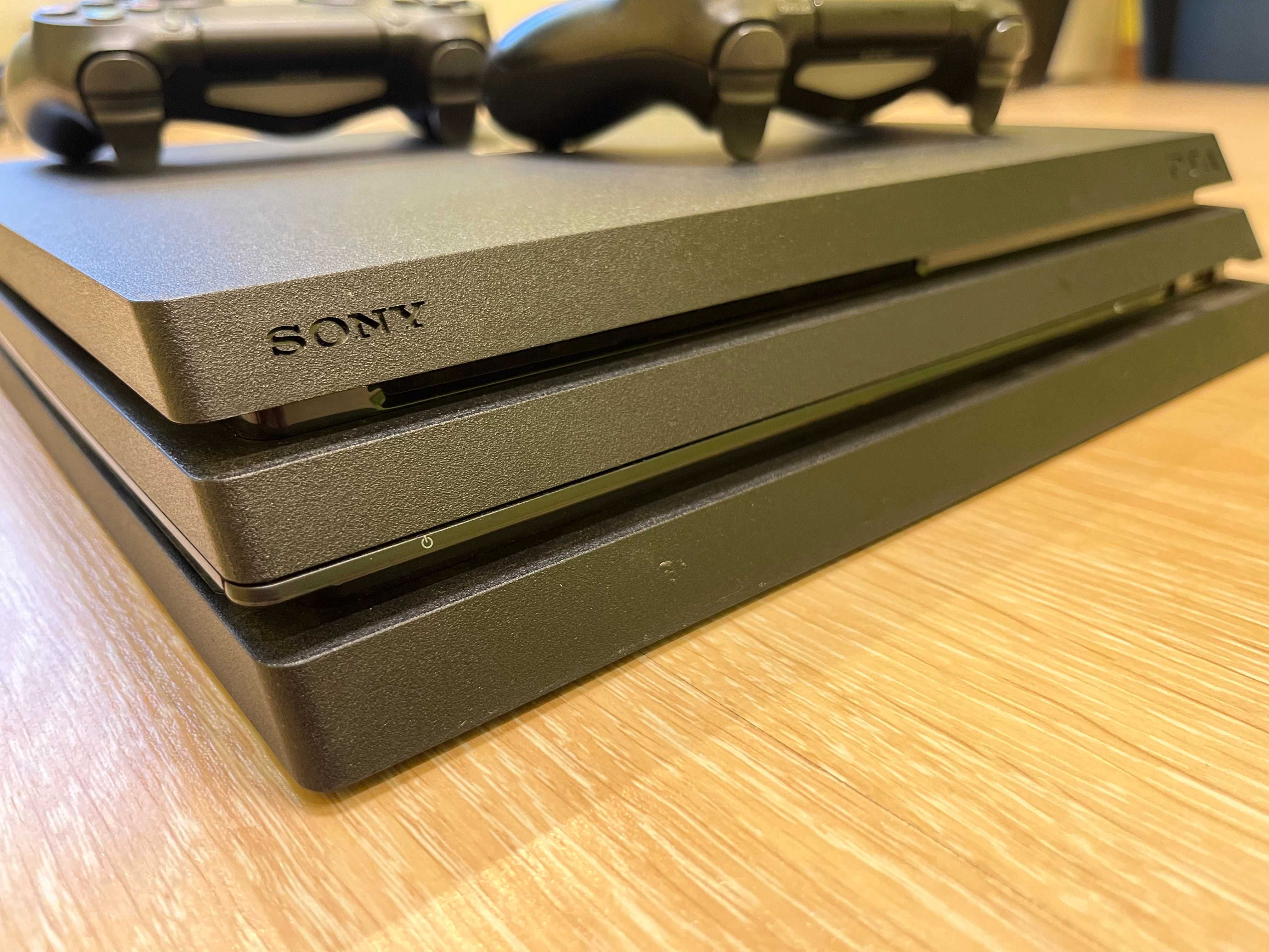 Продам Sony Playstation 4 Pro 1 tb з 2-а джойстиками