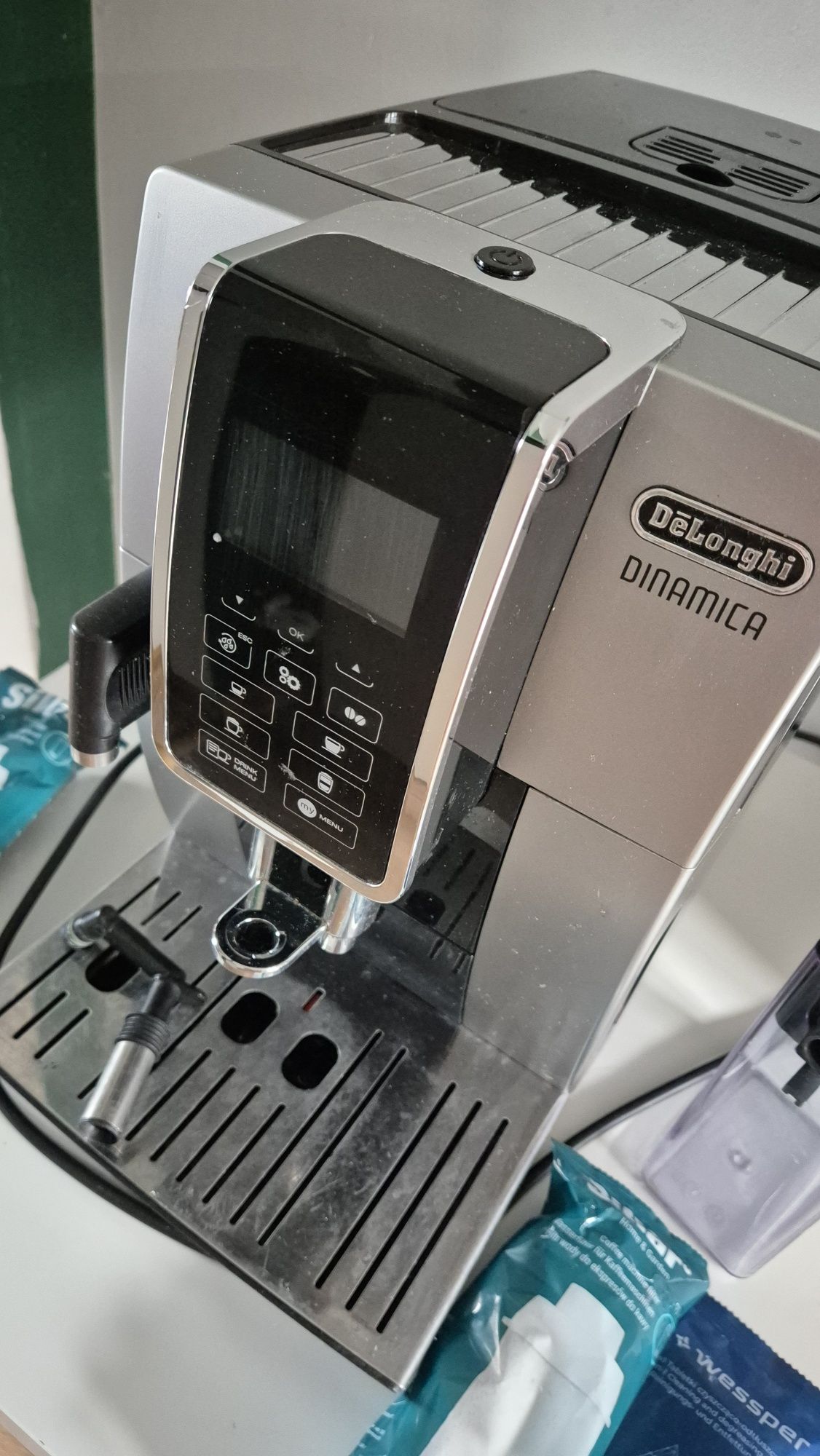 Ekspres do kawy Delonghi Dynamica 15 bar