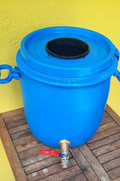 Hydroponika zbiornik 17 l na jedną roślinę.