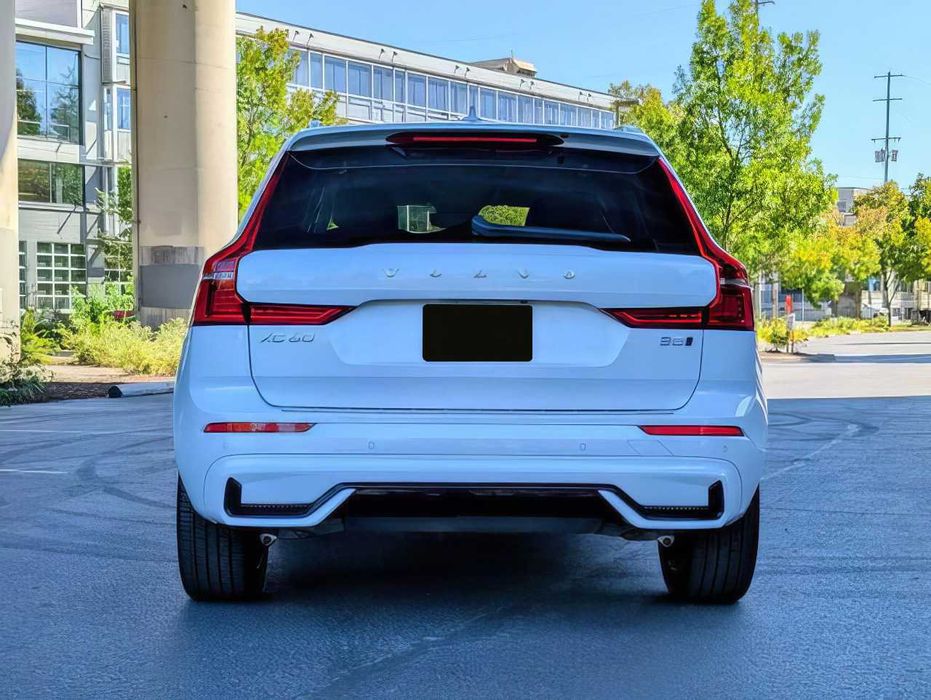 Volvo XC60      2023