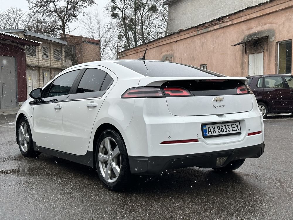 Chevrolet Volt плагин гибрид семейное авто