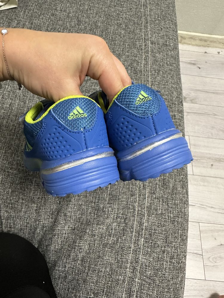 нові кросівки Адідас Adidas