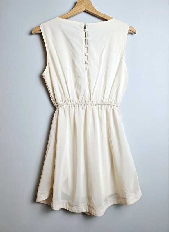 Krótka kremowa sukienka bez rękawów wizytowa Mela London rozmiar S/M.