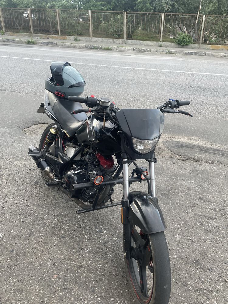 Продам мотоцикл 200 кубів